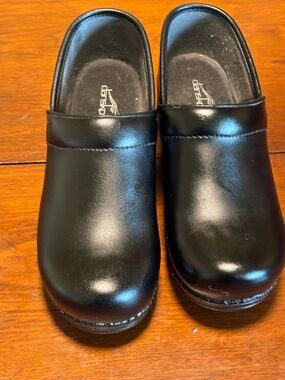 Dansko Women’s Professional XP 2.0 Clogs Black Leather Size EU 39 US 8.5-9